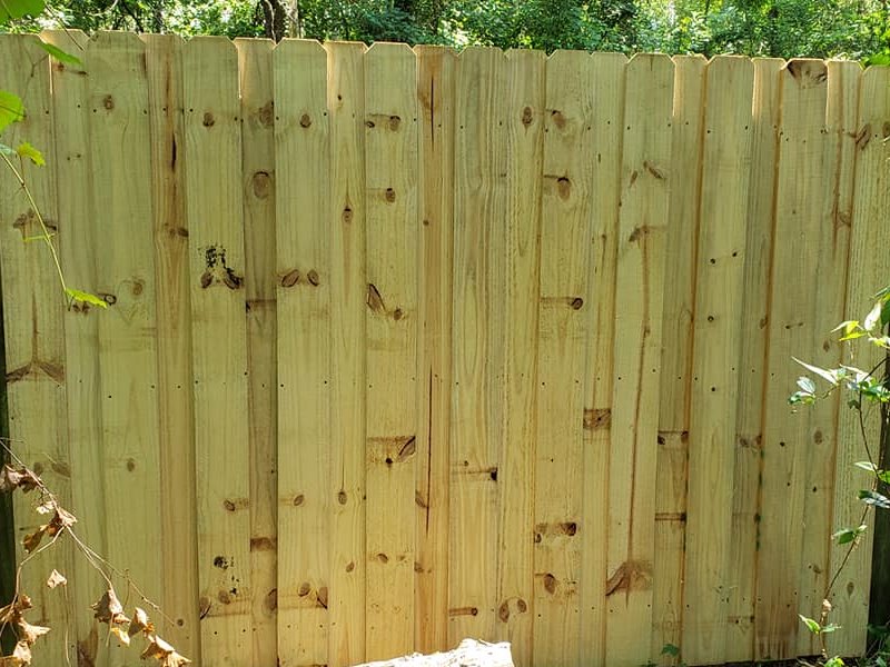 McIntosh FL Shadowbox style wood fence