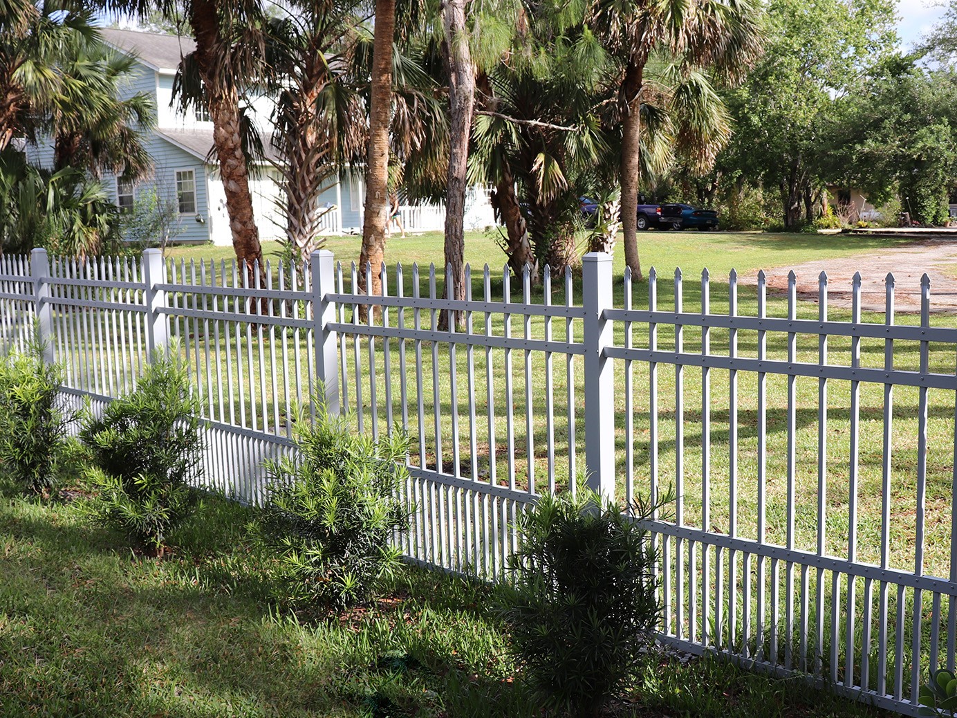Photo of a white aluminum fence in Ocala, Florida