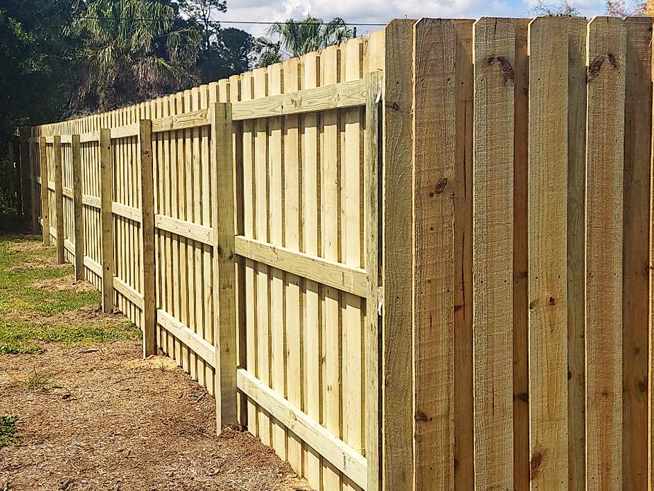 Commercial Wood fence contractor in the Ocala Florida area.