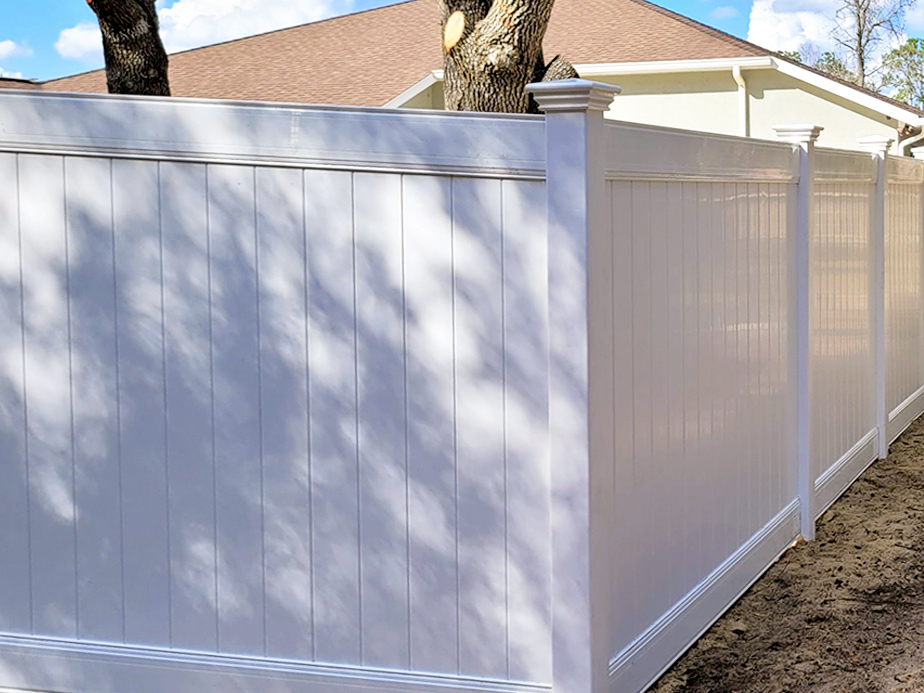 Residential Vinyl fence company in the Ocala Florida area.